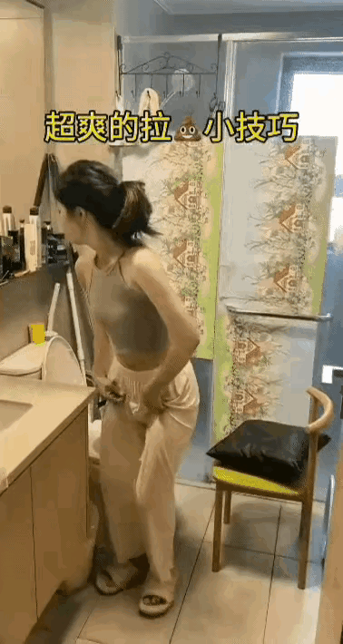 美女的操作是不是过于享受了，年轻轻的就有如此想法，哈哈。。。美女 。