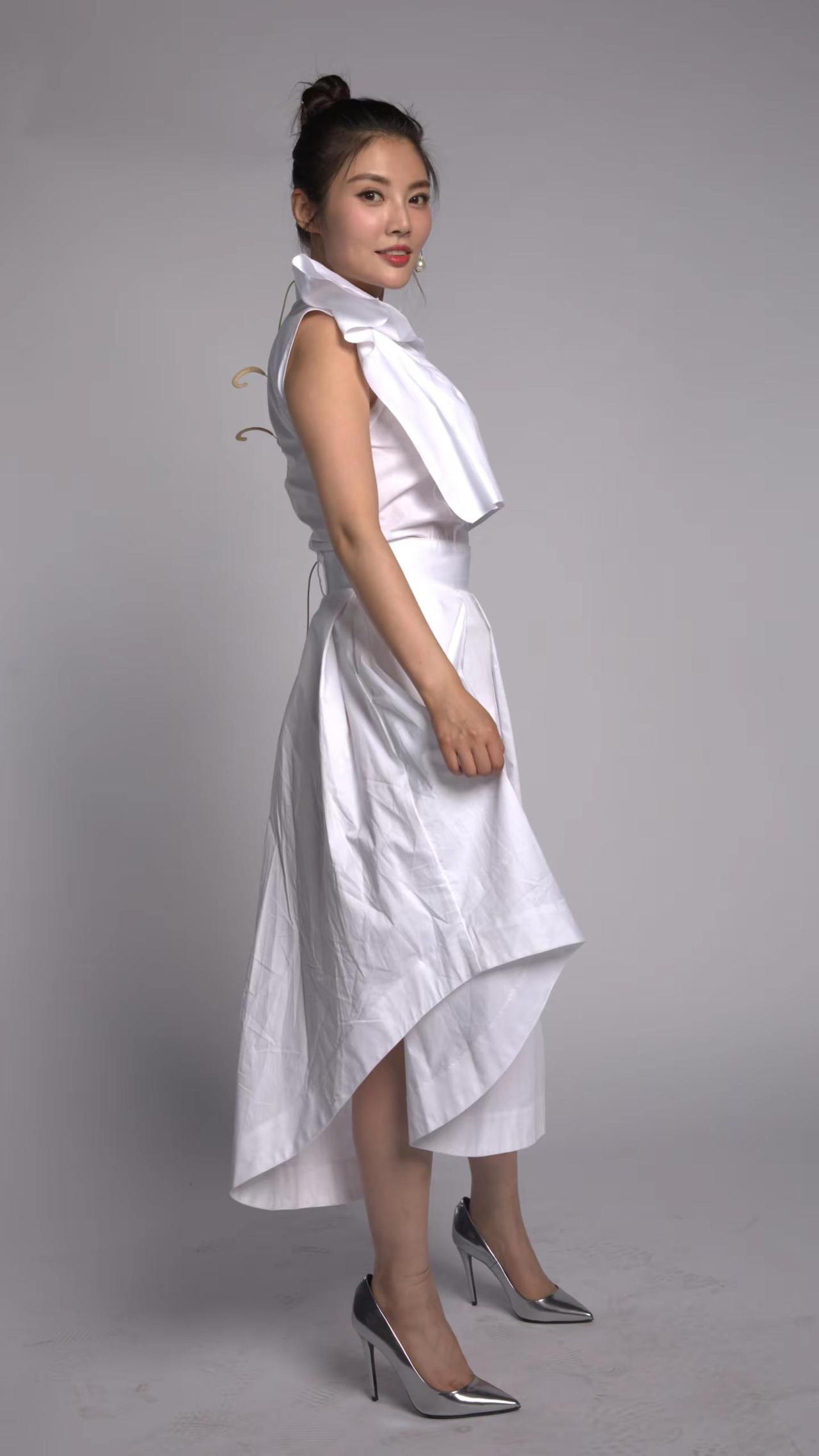 原相机直拍徐冬冬，棚拍原图。早期拍摄RAW，原图在粉丝群徐冬冬 徐冬冬身材 生图