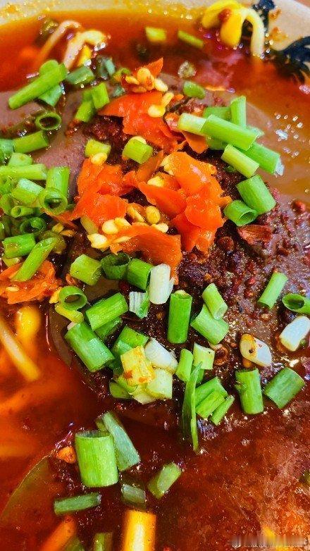 北京人的硬核早餐，老北京炸酱面，北京鸭血王。 