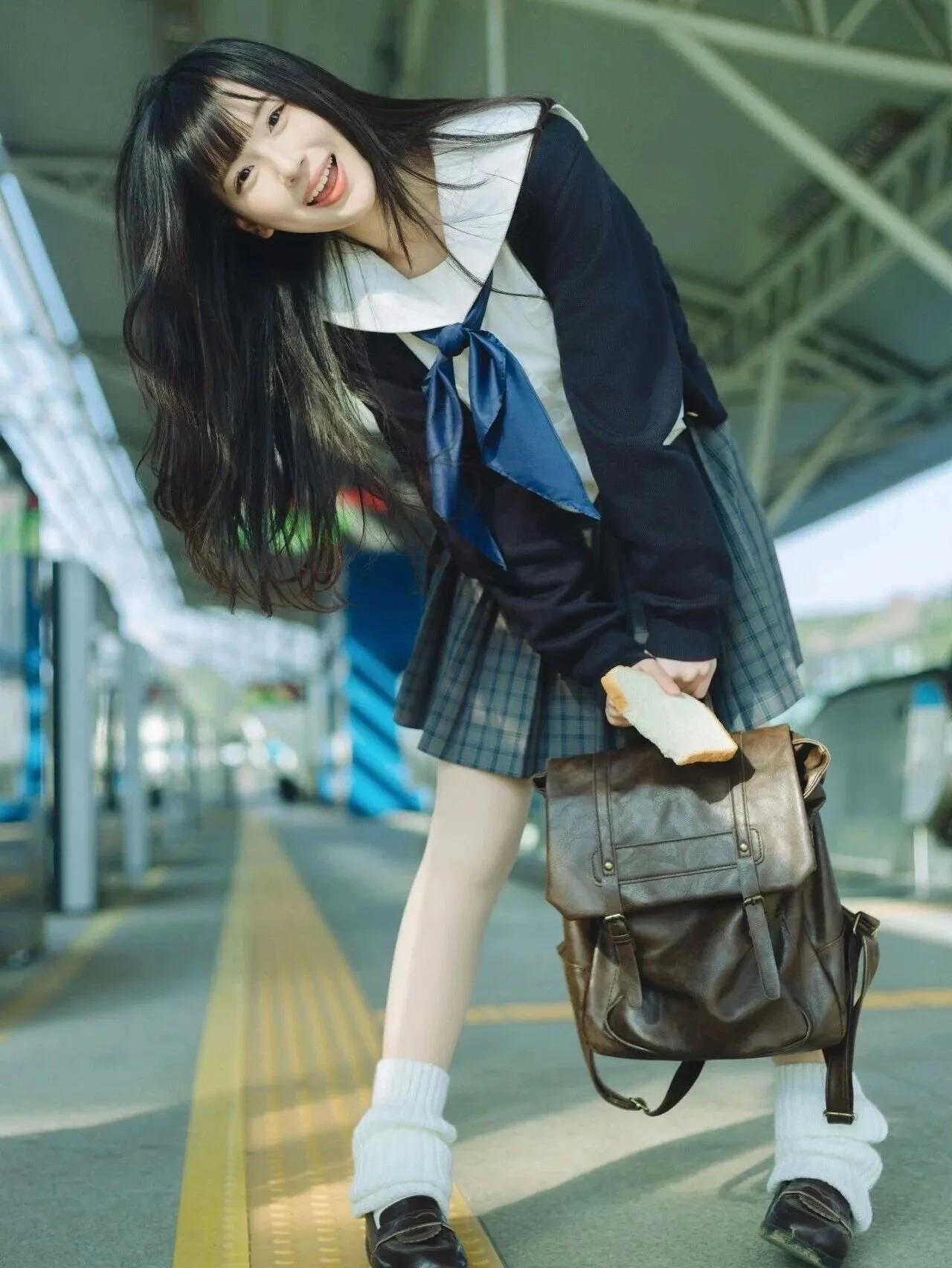 美少女美景分享上课要迟到啦每天美丽照片分享