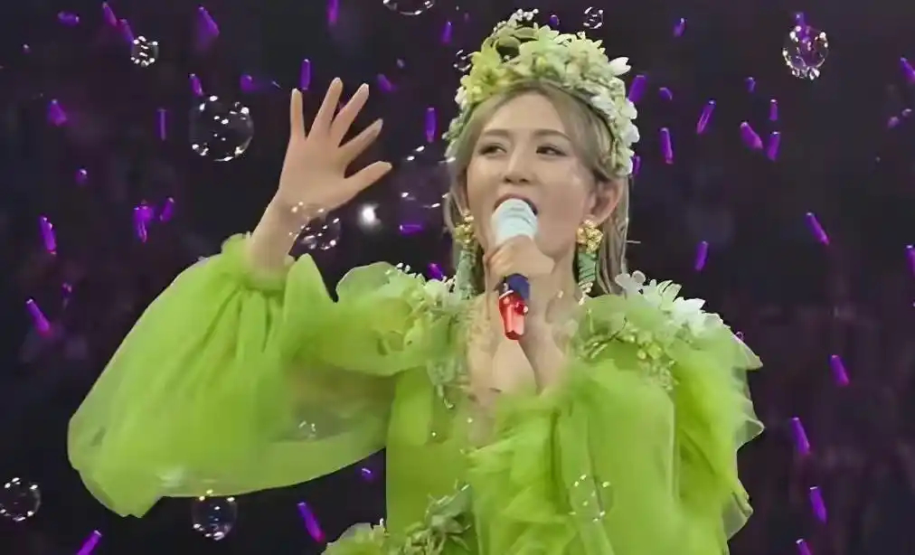 闹大了，谢娜北京演唱会突然取消！官媒提及后作出回应，主办方承诺全额退款 
