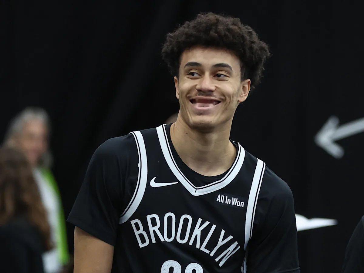 长岛那边今天也在打，特劳雷半场16分6助攻1失误，9中6，三分2中2，罚球1中1