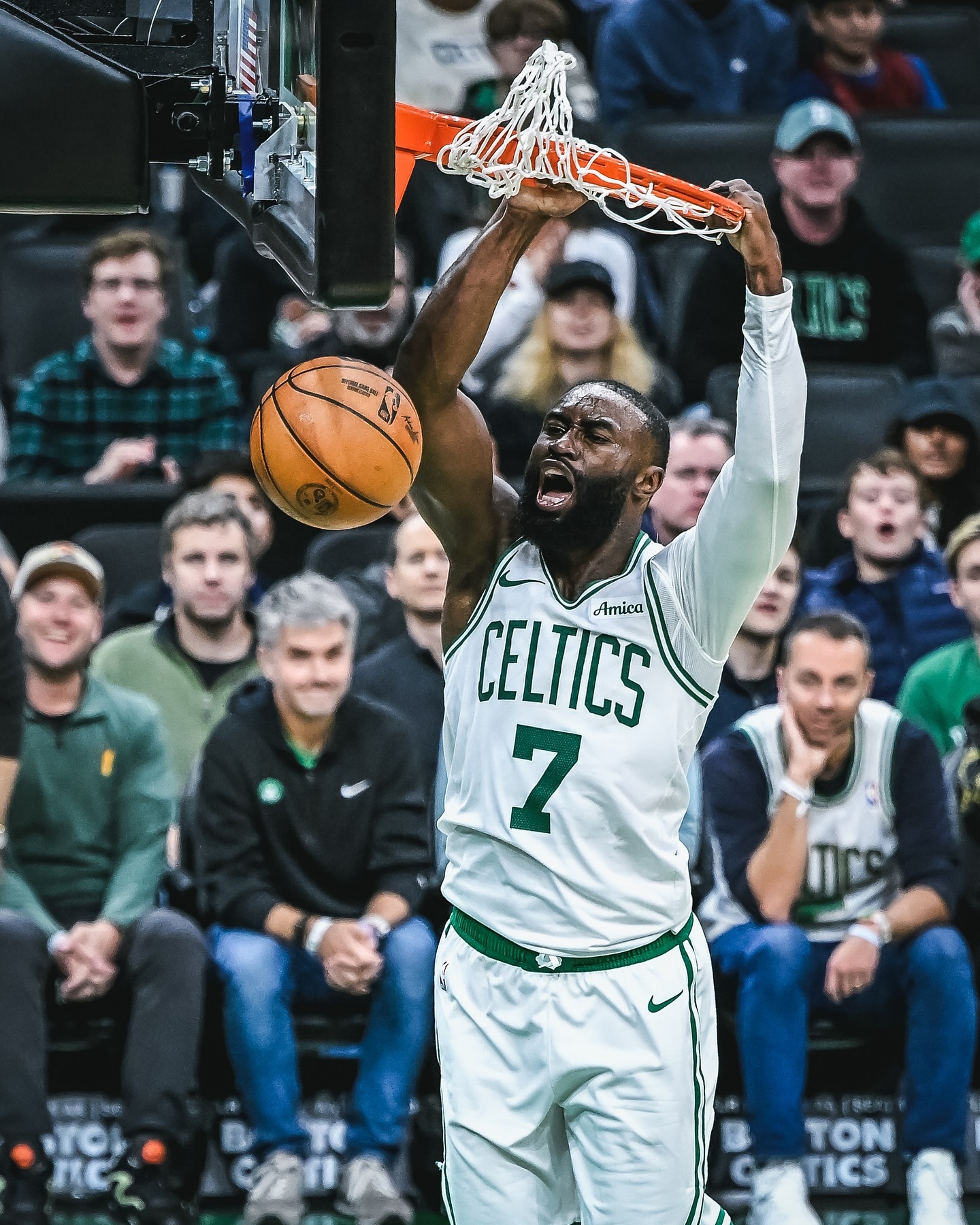 凯尔特人图库[超话] Slam dunk！镜头定格那些杰伦劲爆的灌篮瞬间！☘️凯