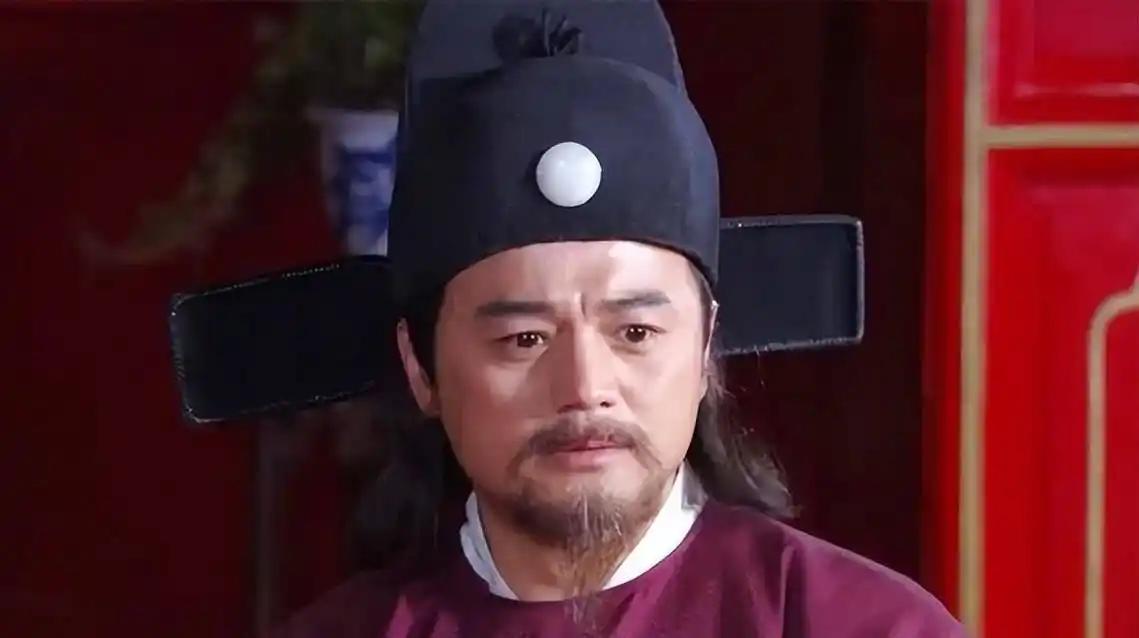 中国历史上真正的"宰相"在明朝彻底消失，此后六百年皇帝一个人撑起所有政务。

洪