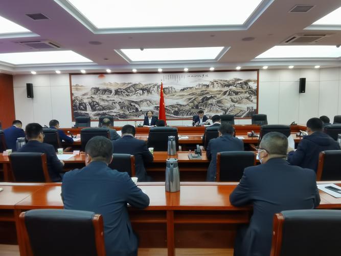 最近有个问题一直令我想不明白，那就是有些上级政府部门的文件到下边就执行不力，甚至