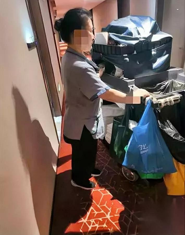 戴金镯子也能惹杀身之祸？

60岁酒店保洁阿姨的事，

看完我后背直冒冷汗。
