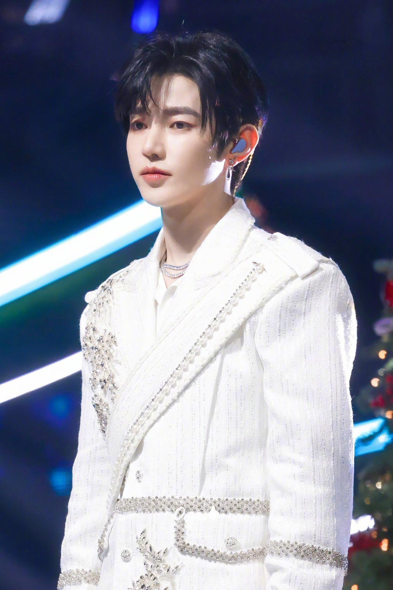 章昊年度十大韩国SOLO艺人章昊荣获2025腾讯评选年度十大韩国SOLO艺人 恭