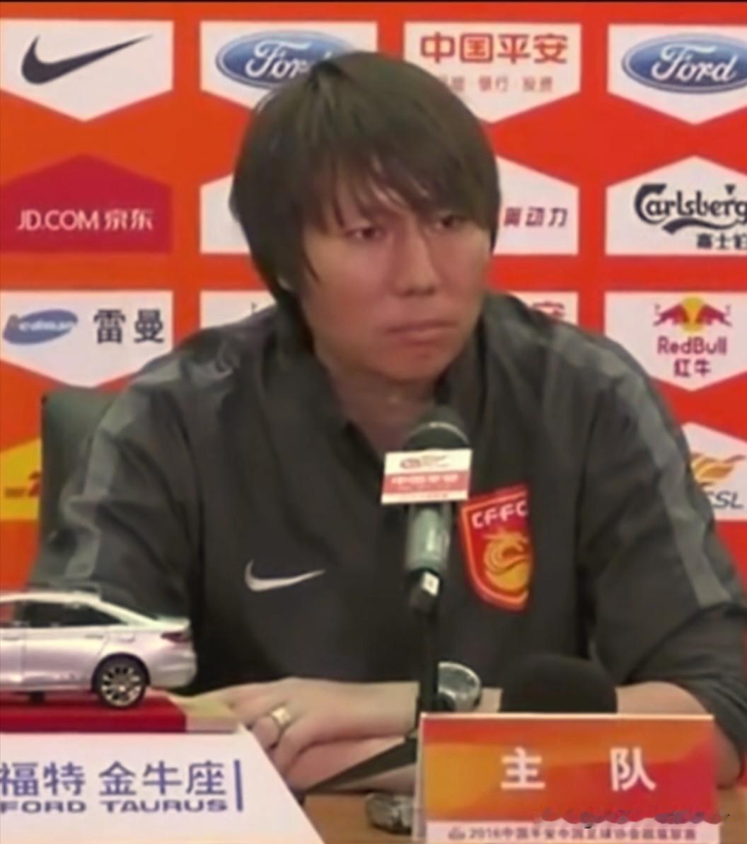 嘴上心系中国足球，台下大肆权钱交易。

目前，2026年美加墨世界杯正如火如荼的