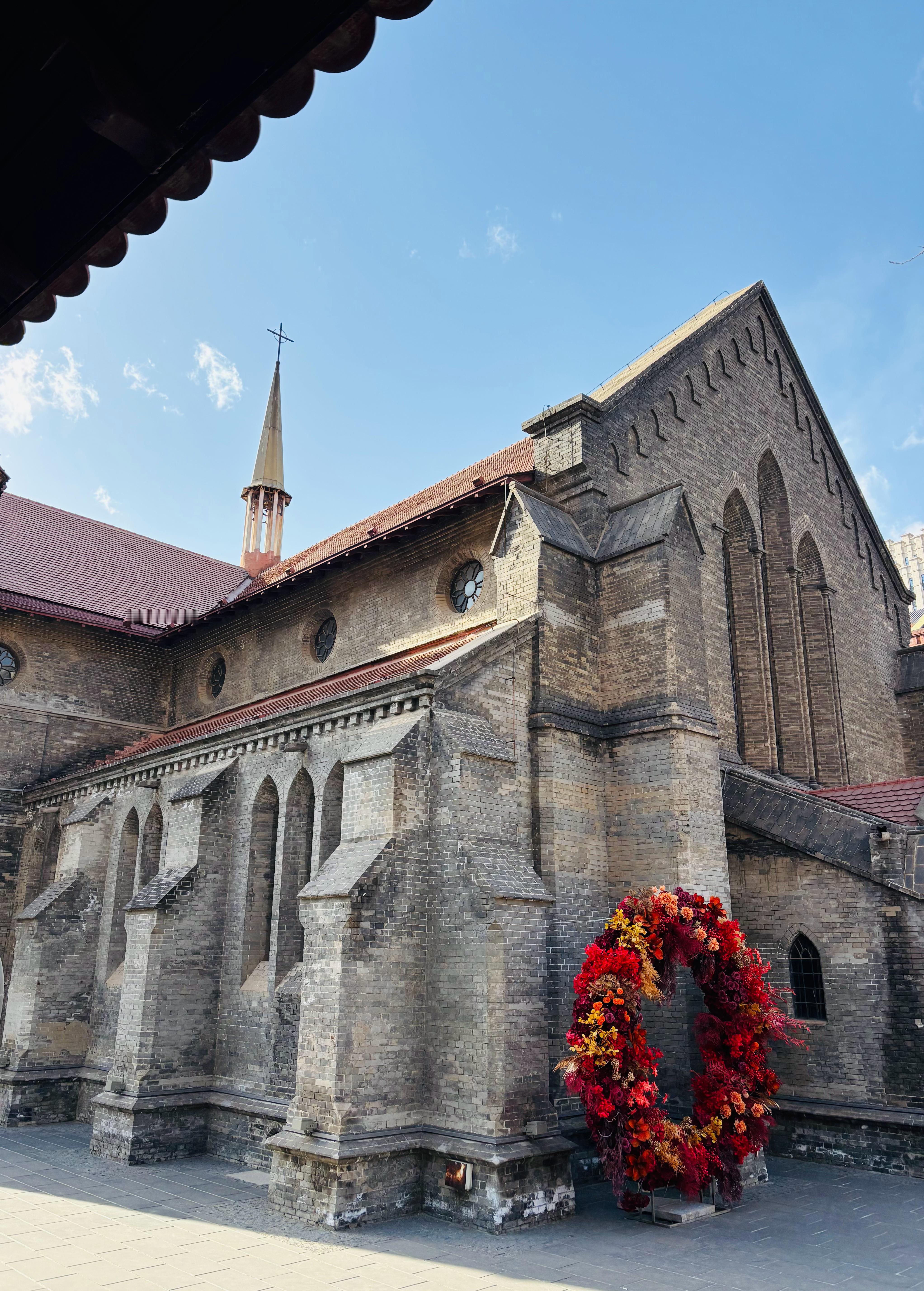 风很大，阳光也挺足，气温低，也刷着步数。 天津·安里甘教堂