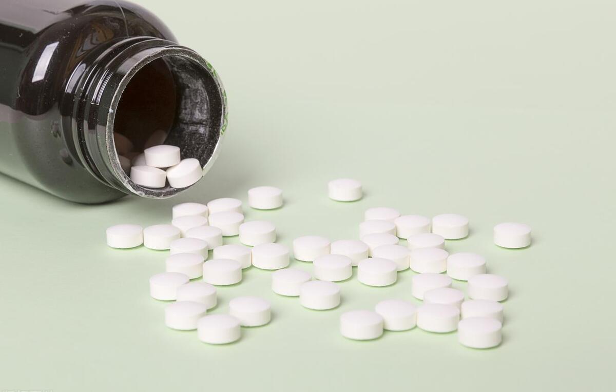 硝苯地平现在有3种剂型，分别是普通片、缓释片、控释片。
硝苯地平普通片的起效快，