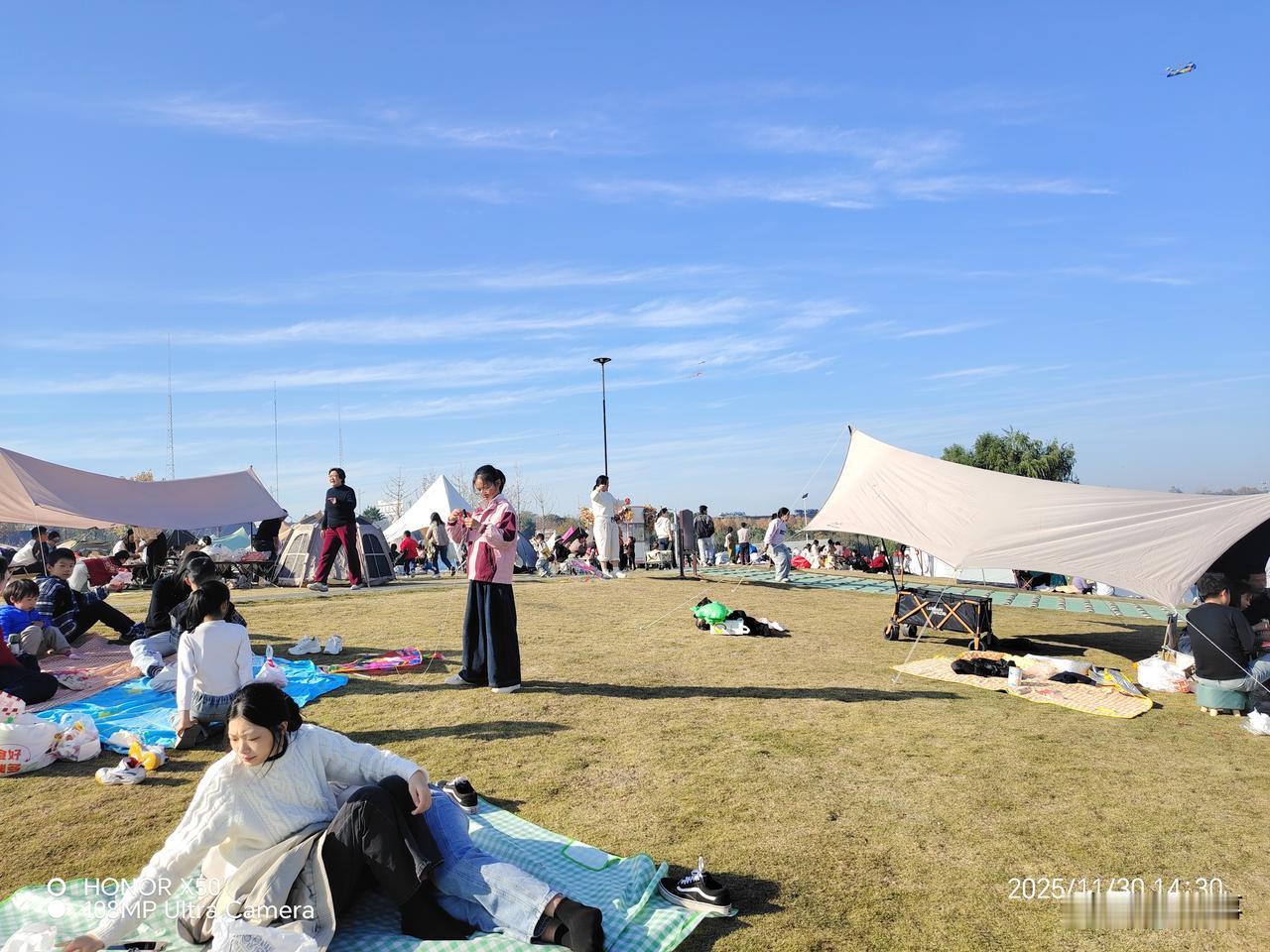 与鸿蒙共赴星光之约八里湖畔露营“与鸿蒙共赴星光之约”