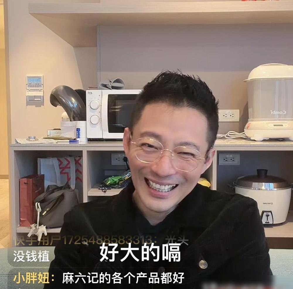 “我姓汪，不姓张！”汪小菲直播时对着亲妈张兰怒吼，只因她把他深夜喂奶的照片，发给