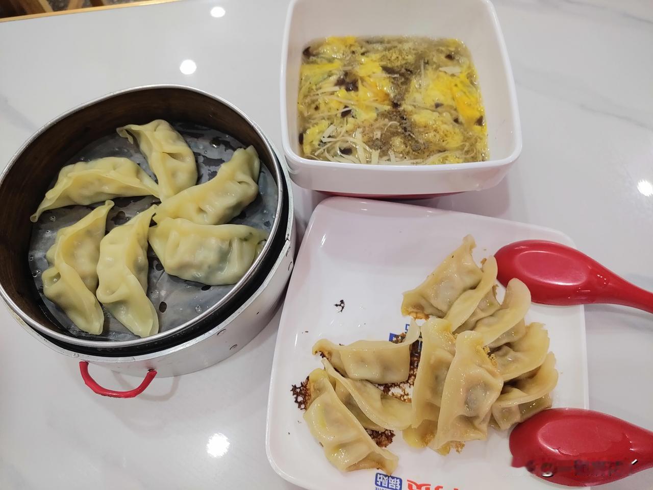老头儿老太太都习惯不接电话了，怕被骗。
可是最近呢，电话一响老头儿就赶紧接起来，