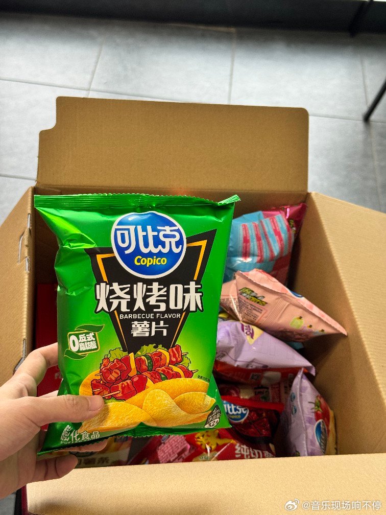 周边礼盒的包装设计真的太用心了，配色、材质、细节处理全都在线，还有小核桃元素！拿