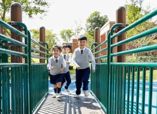 去年，咱们国家的新生儿只有900万，有1900多万小学生入学，这意味着6年之后，