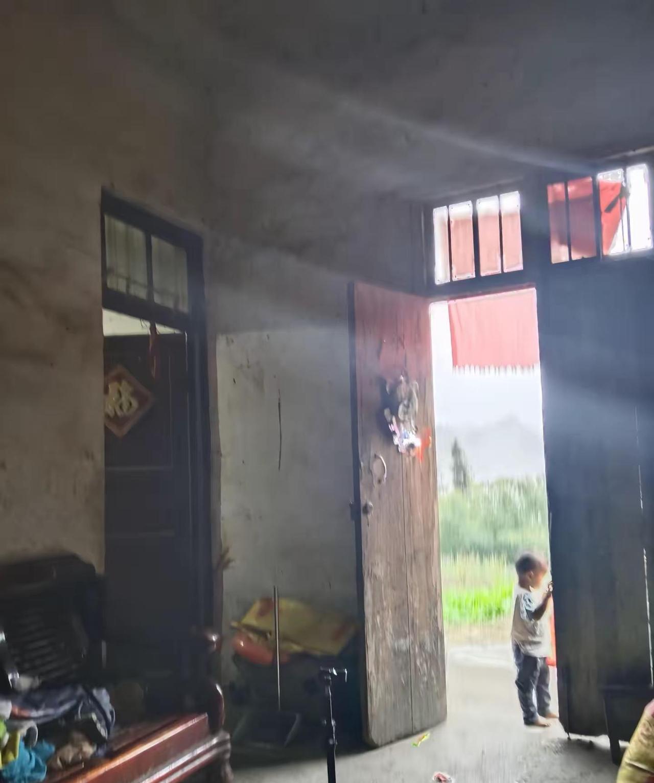 婆婆走了，用最决绝的方式，吊死在自己辛苦盖起来的家里。没人想到她会这样离开，连我