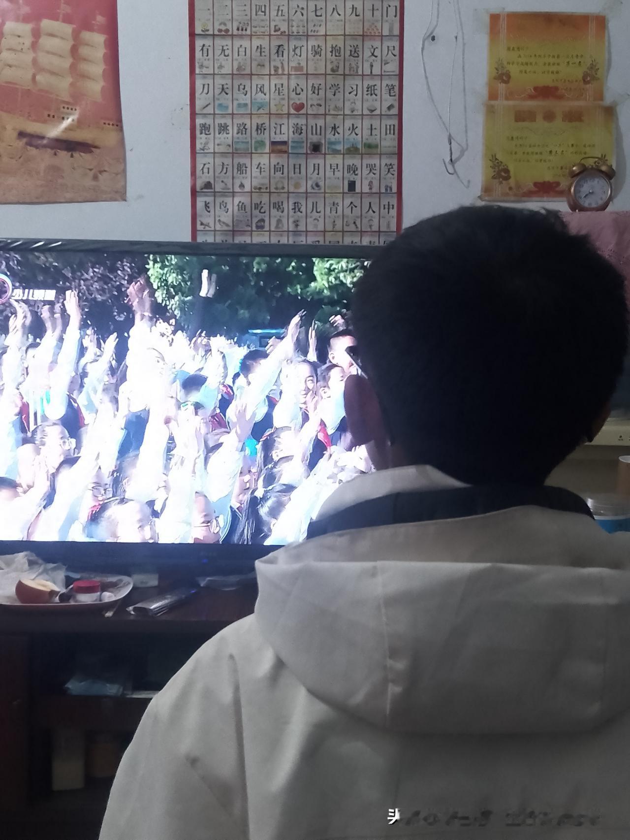 你觉得艾跃进是一个怎样的人一个真正敢说真话的人！从不掩饰内心真实想法的人！