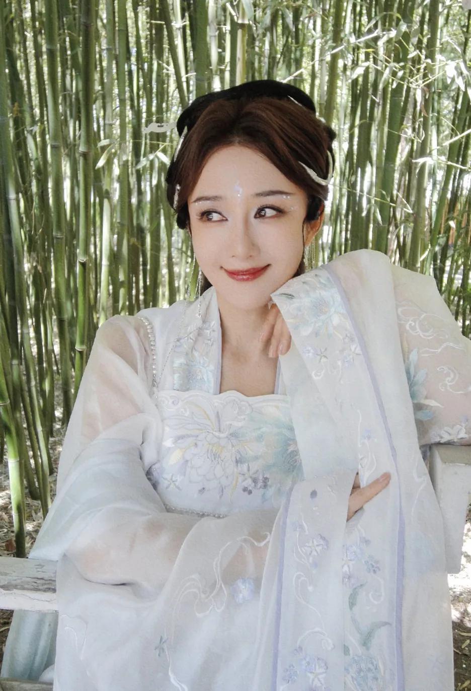 李依晓古装美图分享