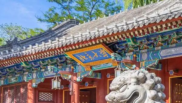 我们中国人引以为傲的清华、北大，稳稳超越一众日本名校，强势拿下亚洲排名第一、第二