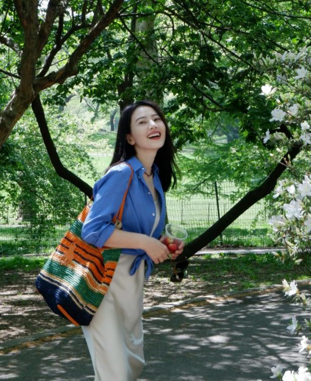 导读
高圆圆的青春故事真是让人心动，她的美貌不仅吸引了无数追求者，更在无意间揭示