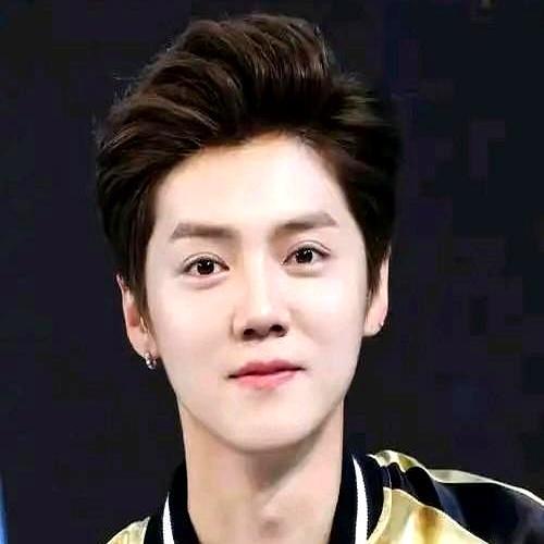 一年染12次，发量还能翻倍？
 
我照搬了鹿晗团队那套方法。先挑掉含苯二胺的染膏