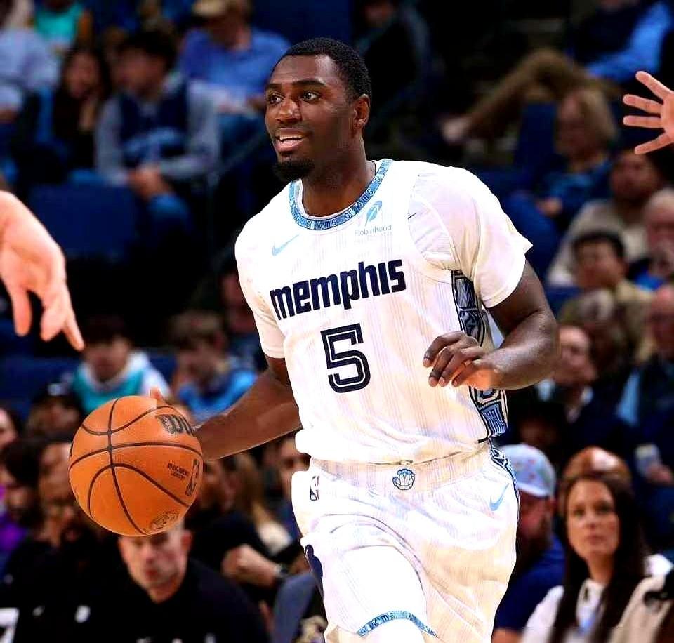 41分惨败，要数据不要冠军！
他离开掘金后没人要，就自己去了国王队，球队把首发给