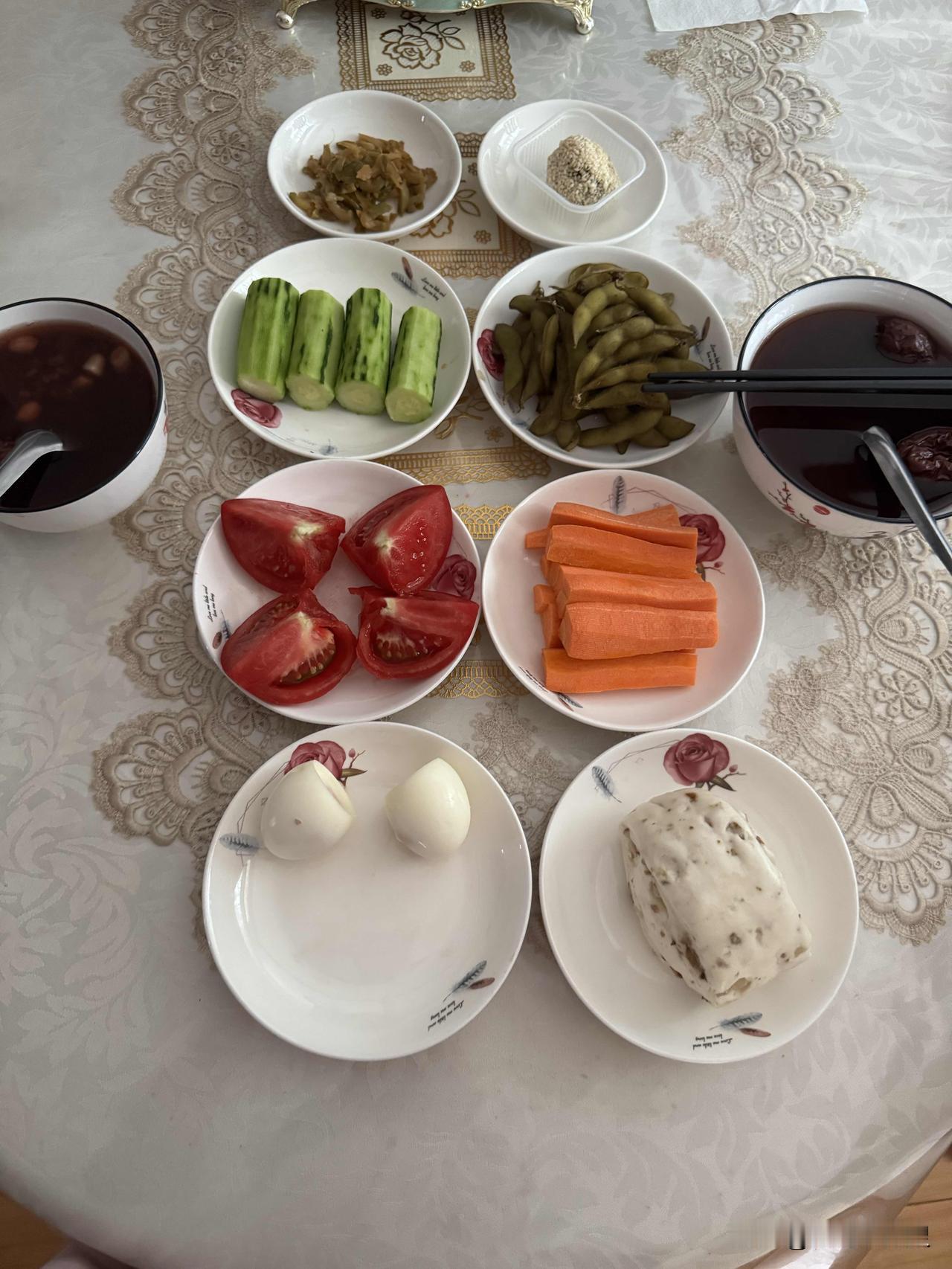 今年7月27日，23~31度，树荫下微微凉风，很凉爽，不算太热。局部地区还有小雨
