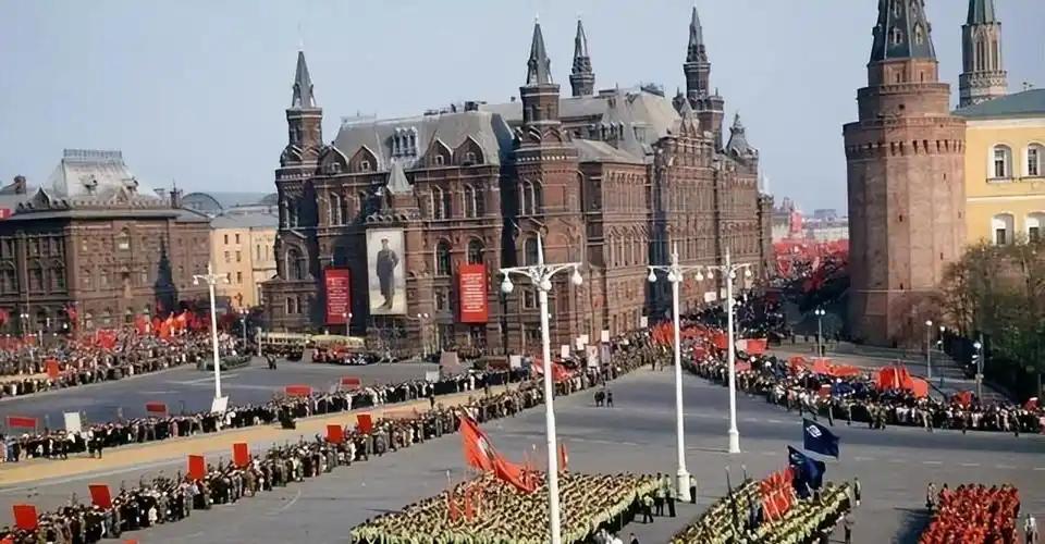 普京时代进入倒计时，中国必须警惕 俄罗斯 政策突变。 普京 已经执政超过25年，
