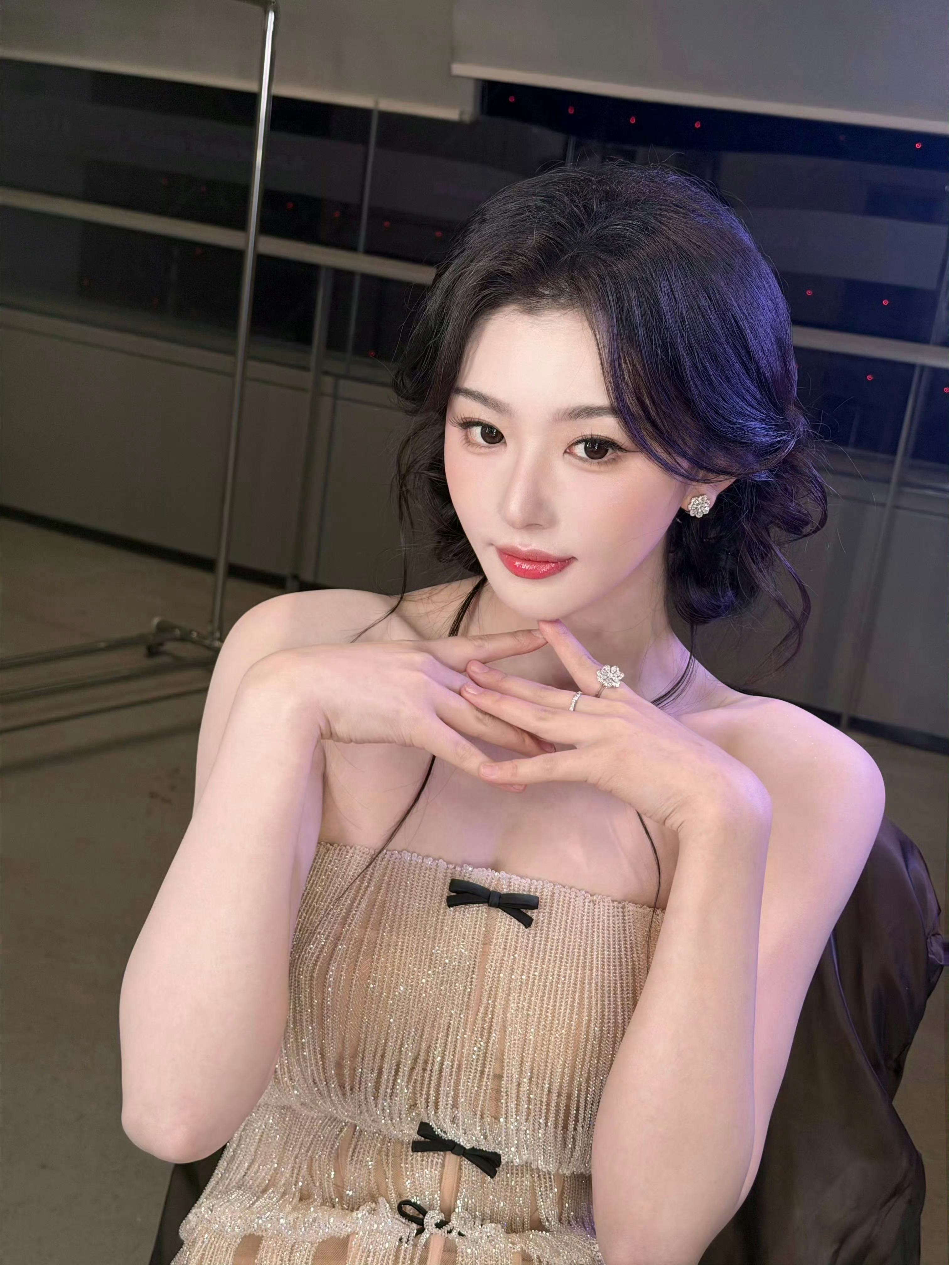 孔雪儿真人bjd孔雪儿美背抹胸流苏裙搭配绝美露背，线条流畅精致，气质又甜又仙，一