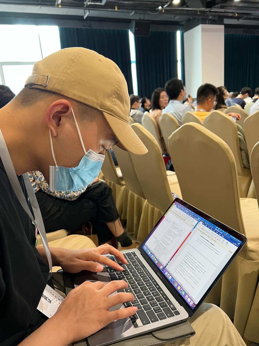 真心建议文科生：不要卷学历，去离钱近的岗位