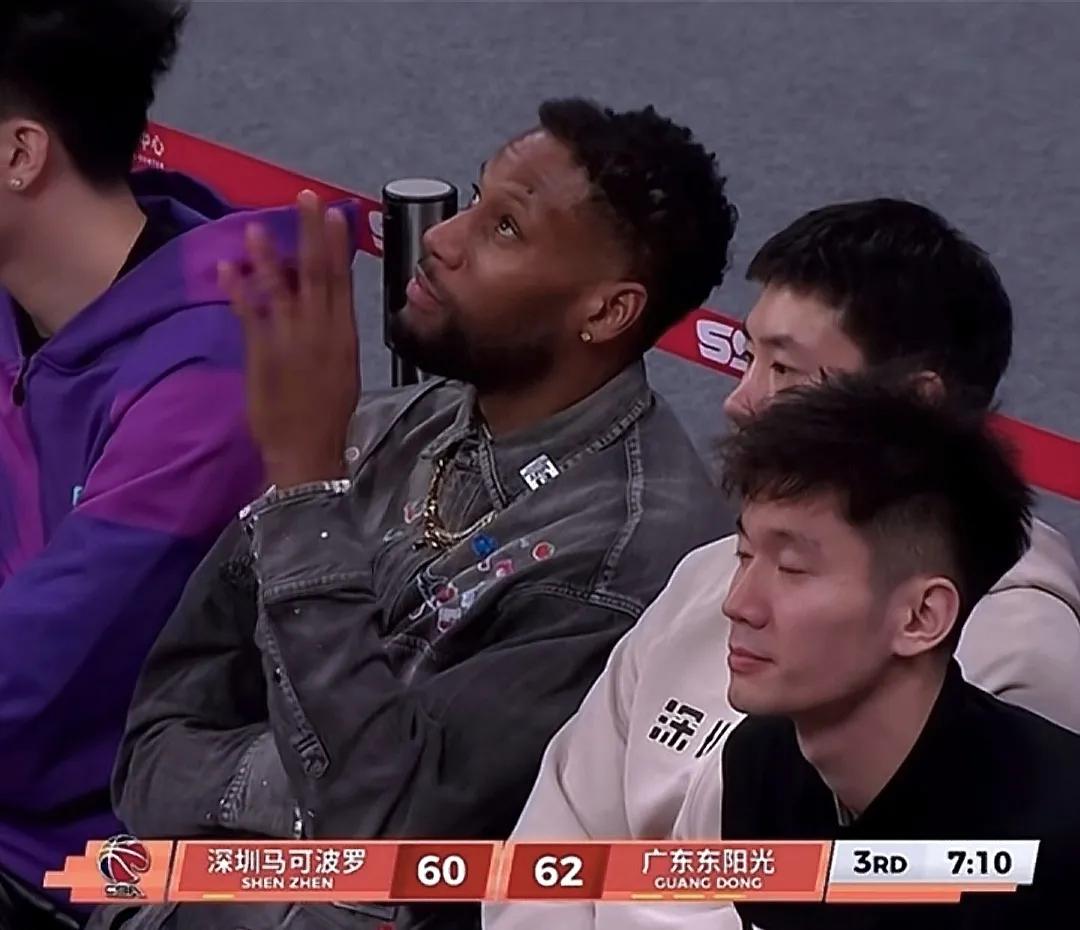 威姆斯的兄弟情战友情。
深圳主场和广东比赛，威姆斯专程来看，小哥问他支持那支球队