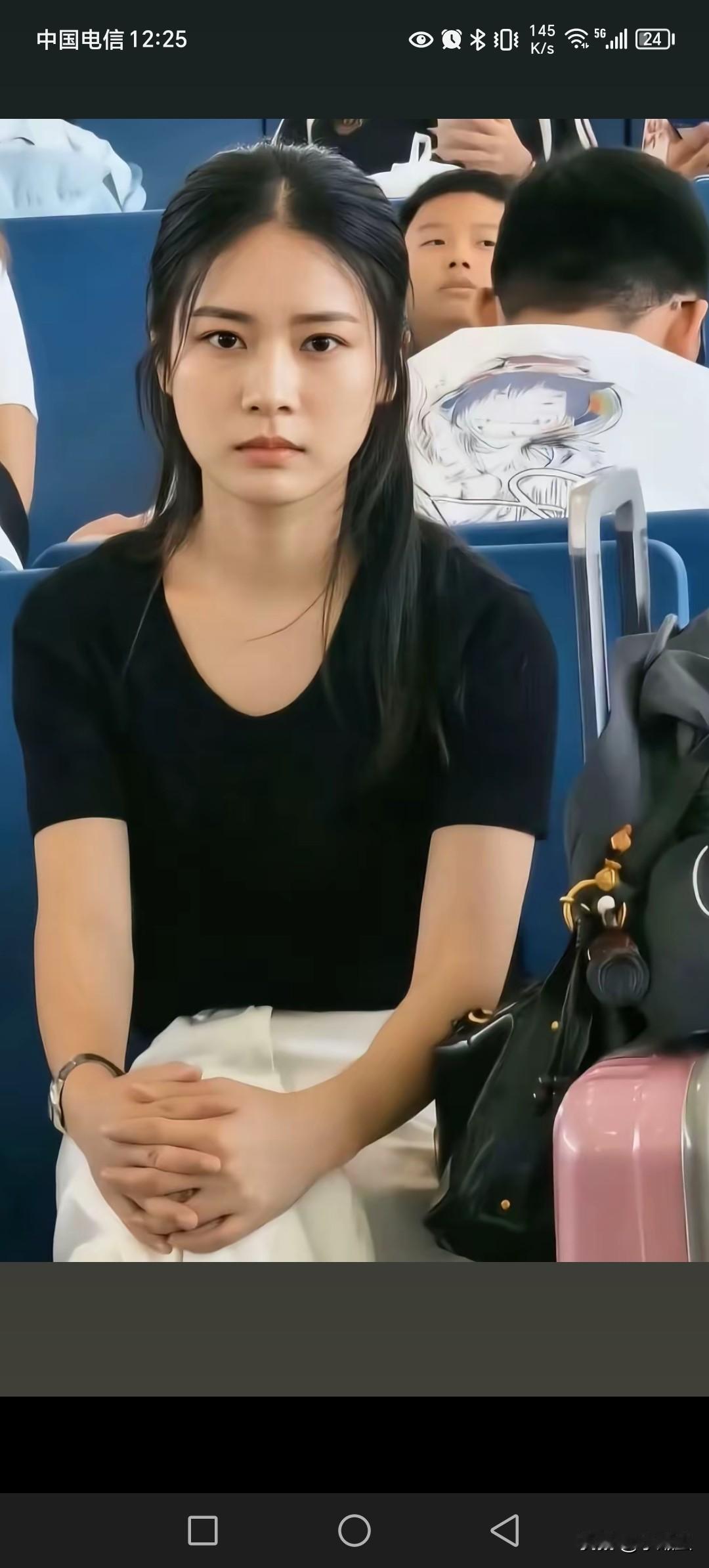 来个正面，正面看像福建人侧面看像湖北人，美女侧脸在想什么？
