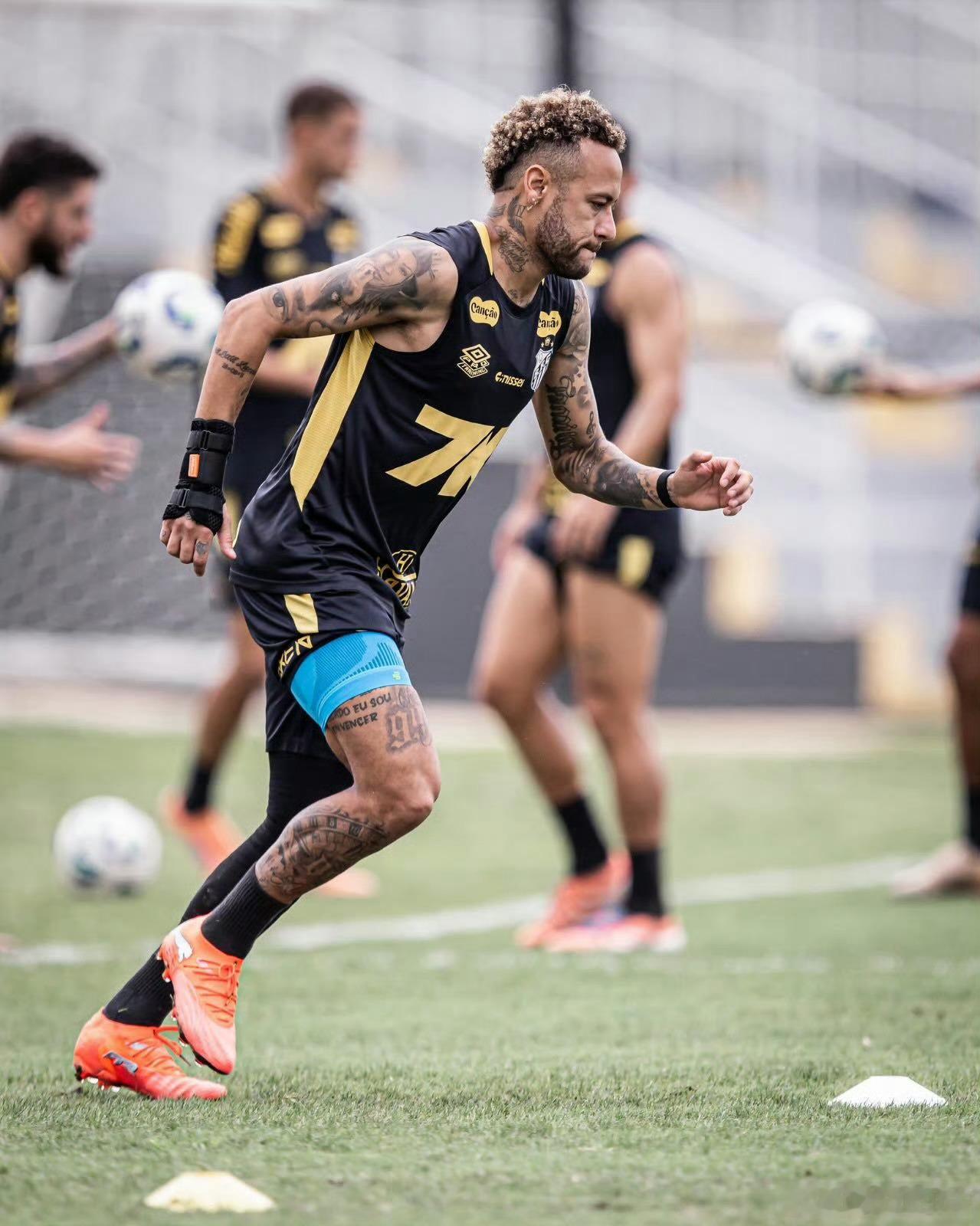 赛前训练，然后出发🛫客场准备比赛 