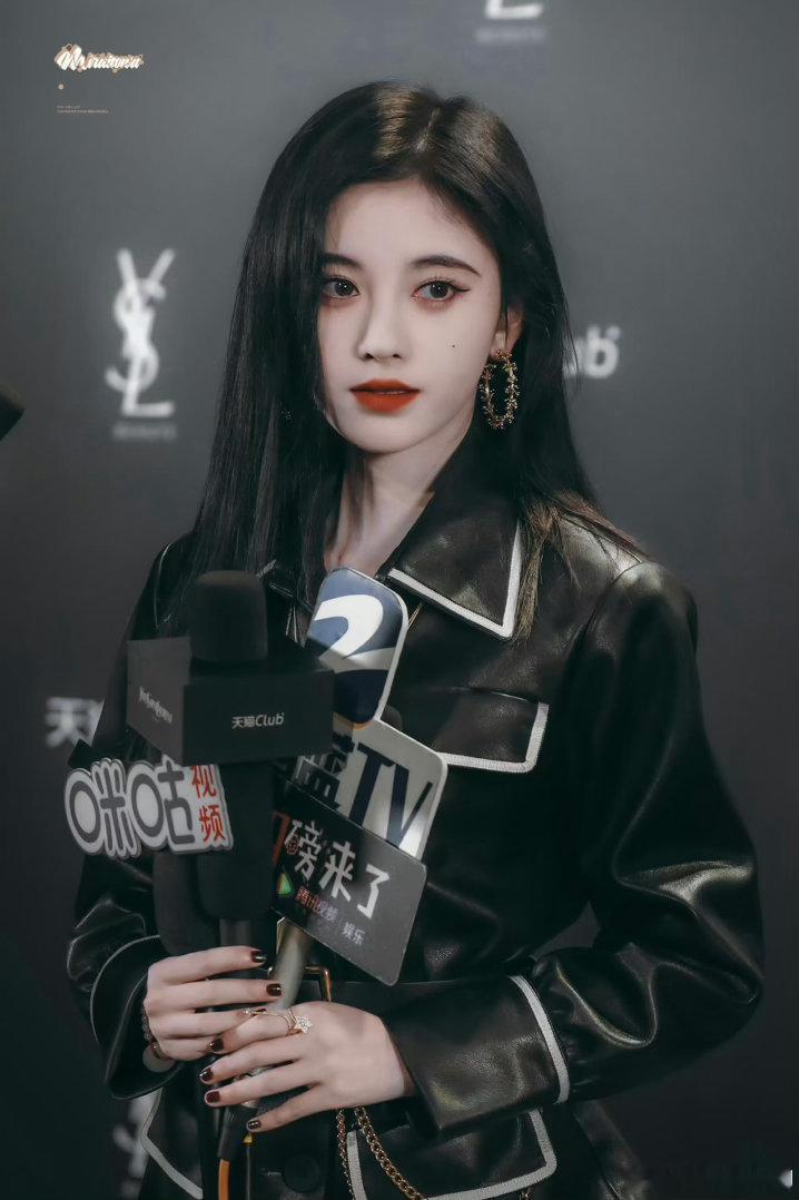 鞠婧祎all black好帅啊