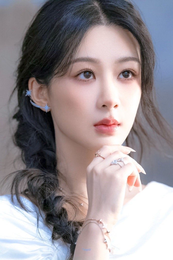 杨紫玉兰花开君再来 💜杨紫董竹君 没遇见你之前，我，随遇而安；遇见你之后，我，