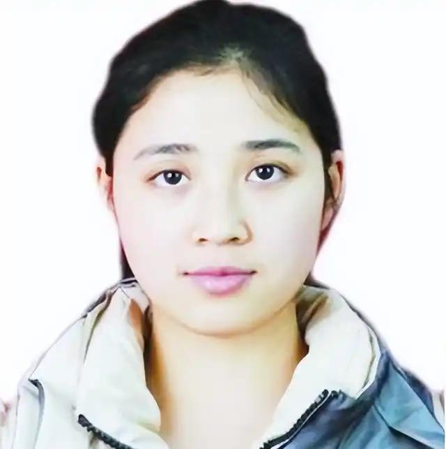 1990年，重庆36岁光棍捡到了一个女婴，不舍吃不舍辛苦抚养了28年，后来结果如