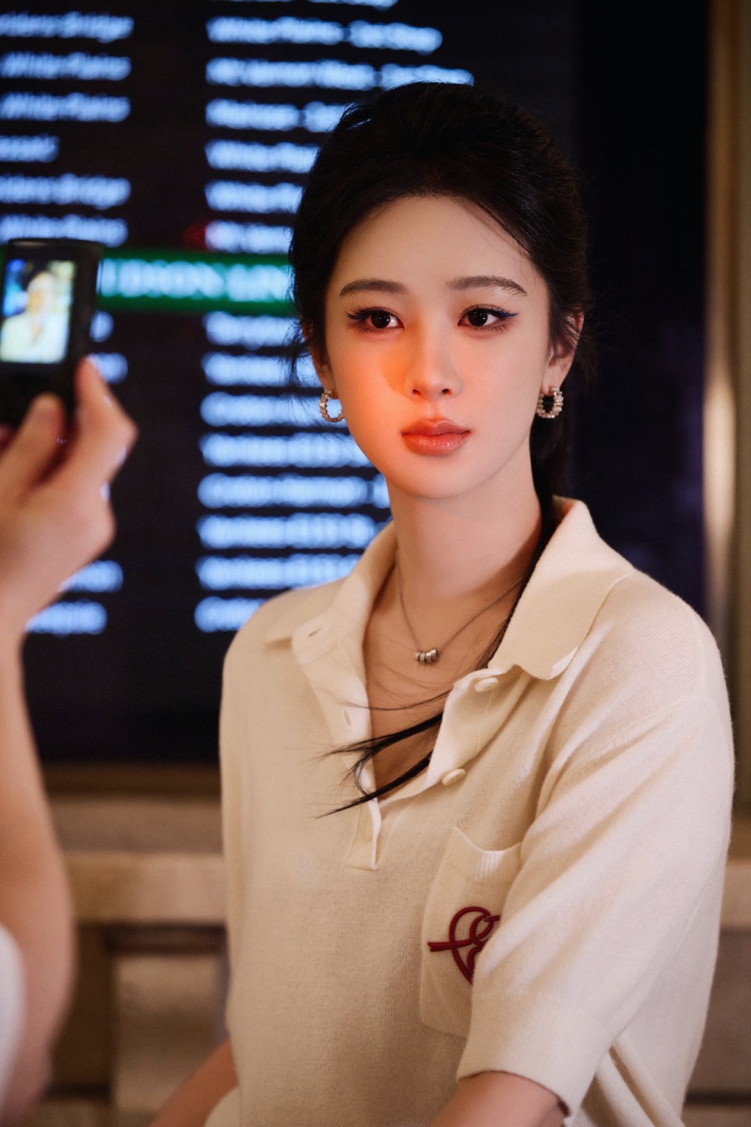 杨紫杨紫董竹君 yz杨紫玉兰花开君再来 透过屏幕看着你的眼 你用行动告诉你爱我们