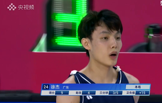 这么沉闷的比赛，需要有个人站出来当主角。我看徐杰可以~~