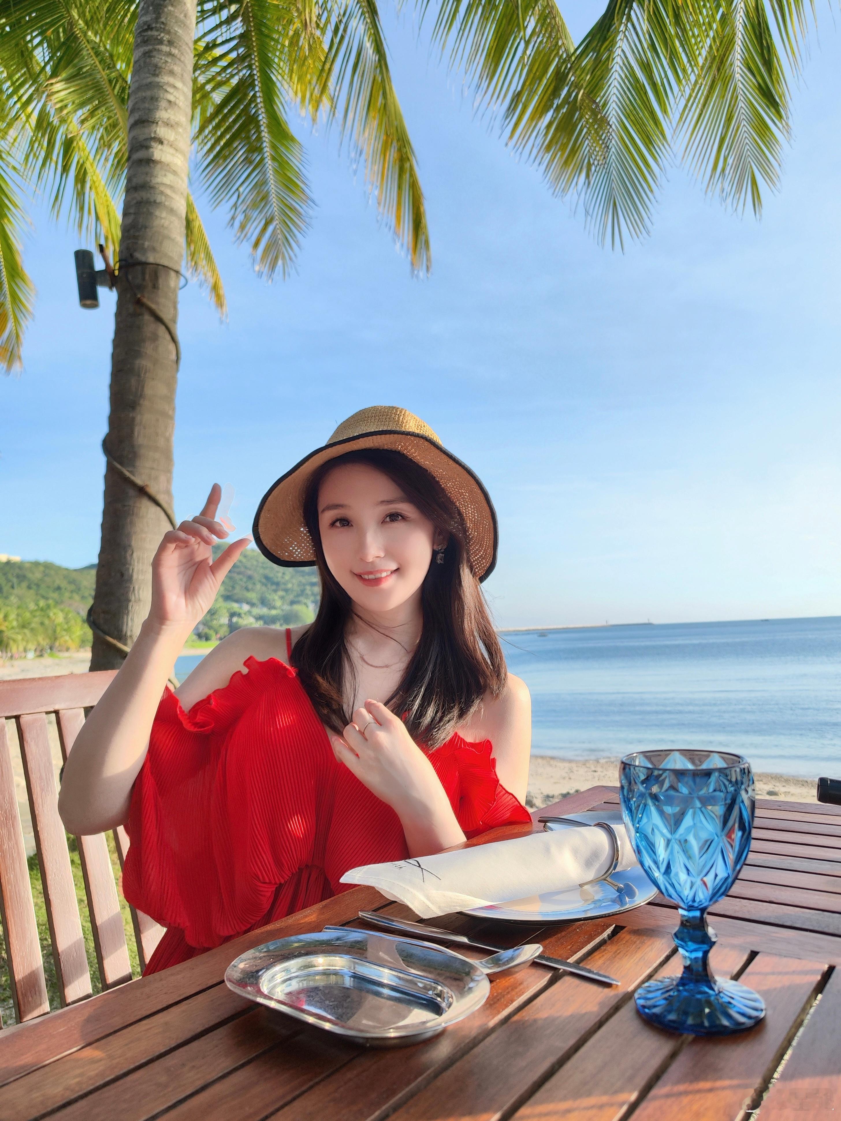 蒋宝琛 ❤️ 知名主持人，新年三亚之旅 ​​​