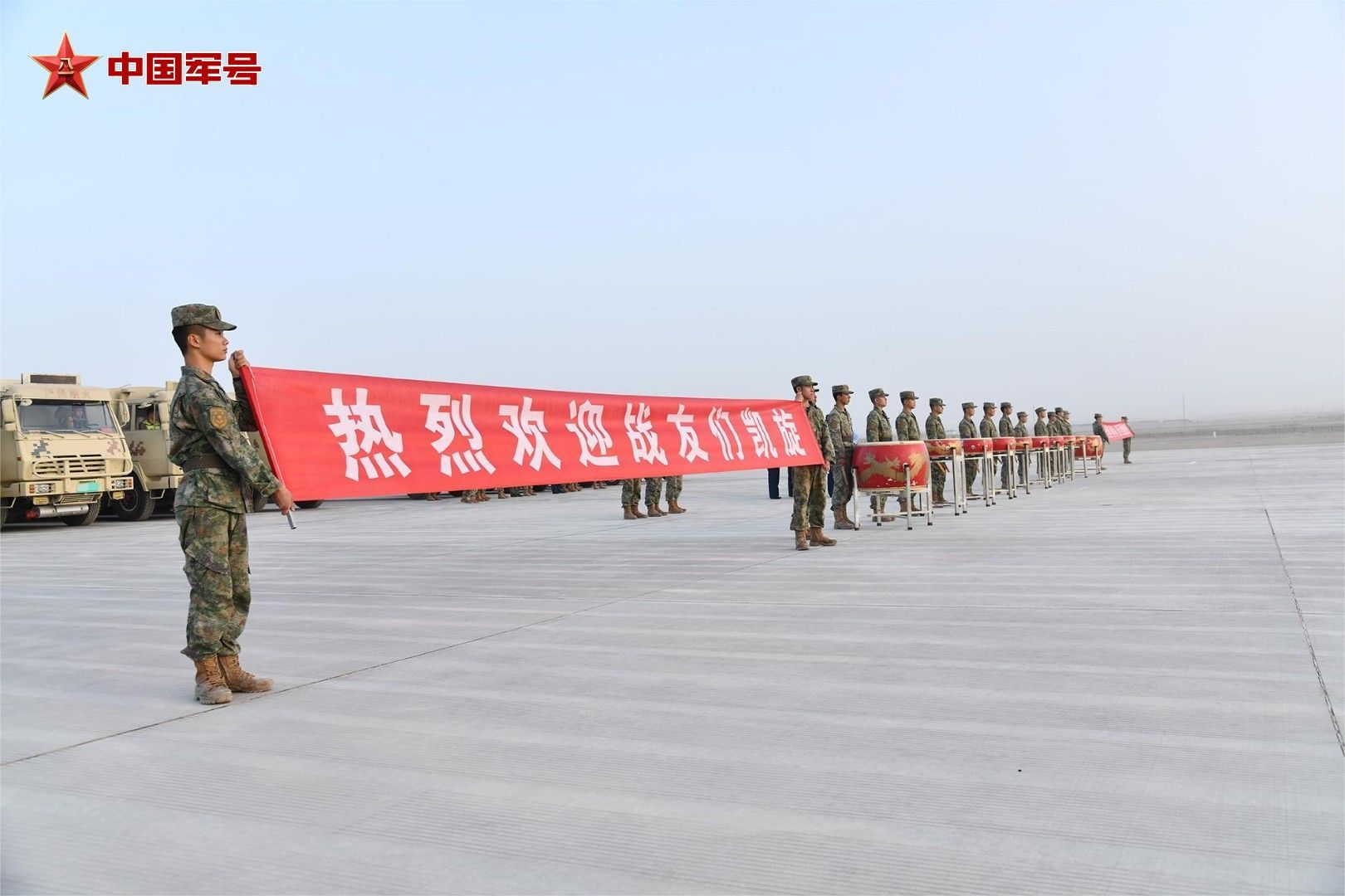 欢迎回家！中方参加中埃“文明之鹰-2025”空军联合训练部队顺利归建。 ​​​