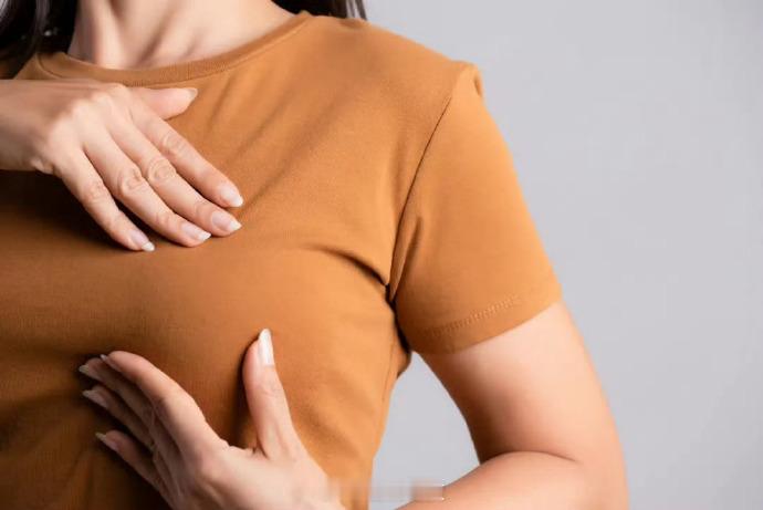 【8类女性更容易患乳腺癌】如果早期发现、及时治疗，预后极佳，乳腺癌是疗效最好的实