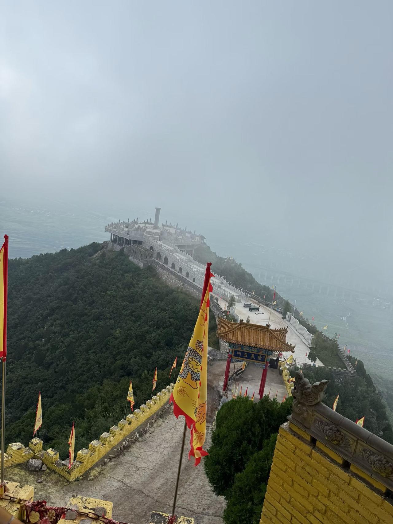 东风裂空摧万阵，神箭贯日定乾坤
