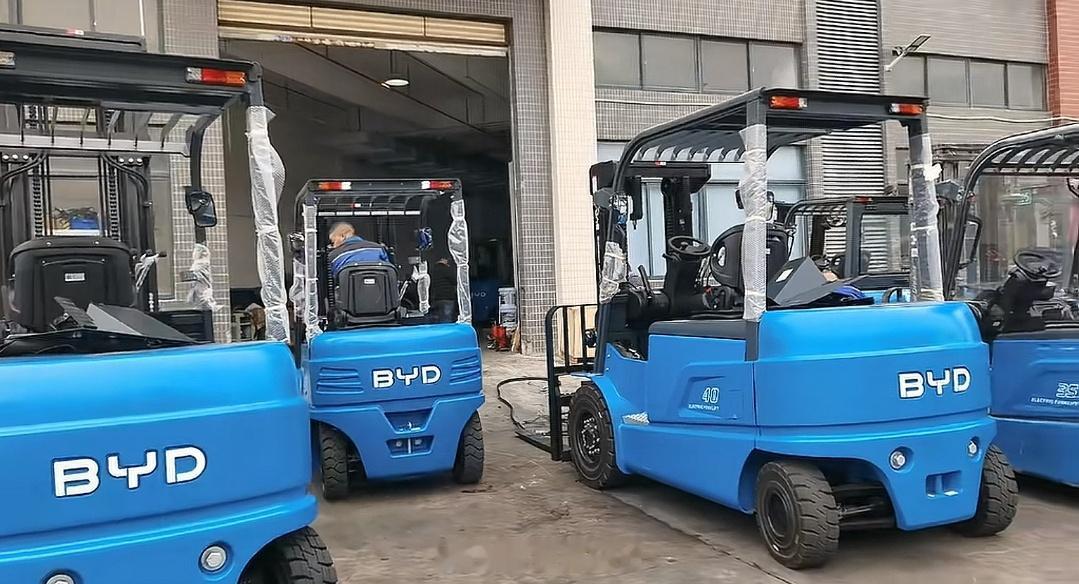 比亚迪电动叉车，安静又有劲，再也不用吸尾气 