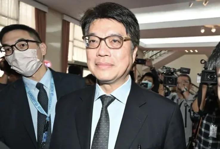 邱垂正还好意思叫嚣“逾越底线”？10月28日重庆警方对沈伯洋立案侦查，根本就是精