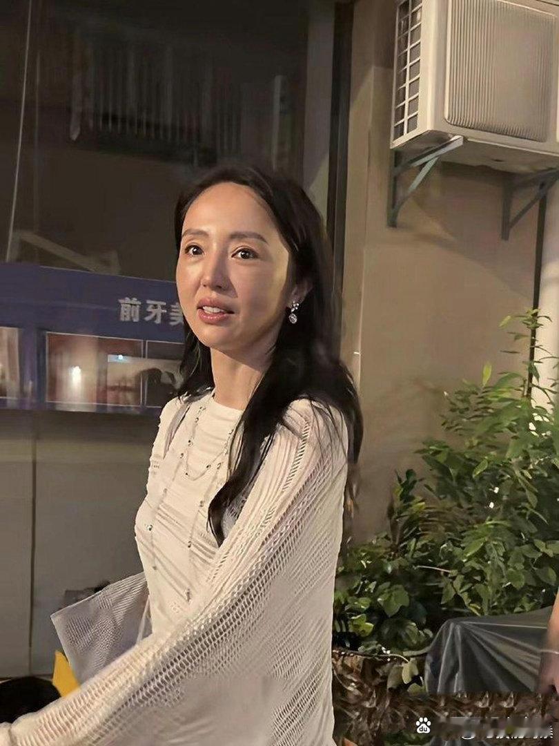 董璇‍⁠在厦‏门‍‎斗西‏路‌‌⁠逛街，基本素‍﻿颜‎‍，原⁠相‍‍机直拍‎‌‍