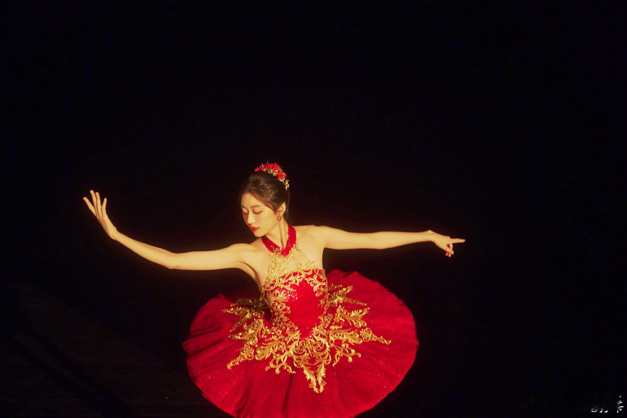 孙千红裙芭蕾 谁懂看到孙千红裙芭蕾的惊艳感，翩翩起舞完全专业舞者，一搜才知道在北