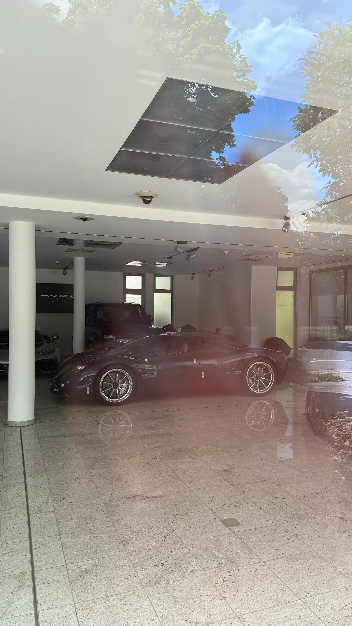 德国最新交付的一台蓝碳Pagani Utopia