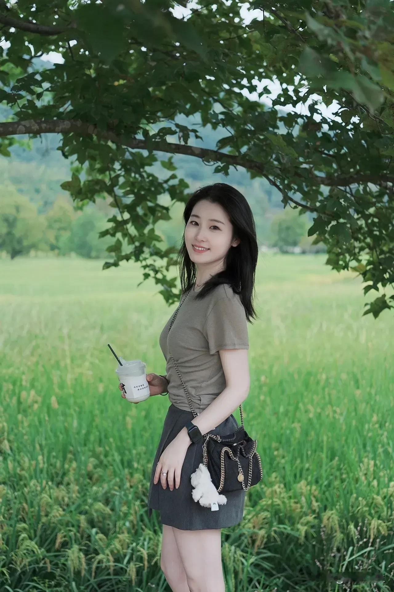 昨天越来越多，明天越来越少。人生最曼妙的风景是内心的淡定与从容，头脑的睿智与清醒