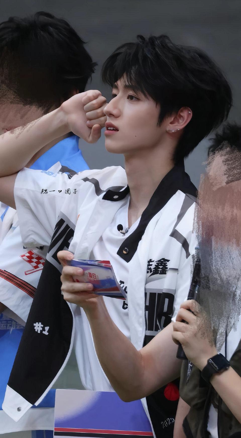 朱志鑫粉丝支援广西抗洪， 风雨同舟，守护广西💛  救援人员辛苦了，请务必平安?