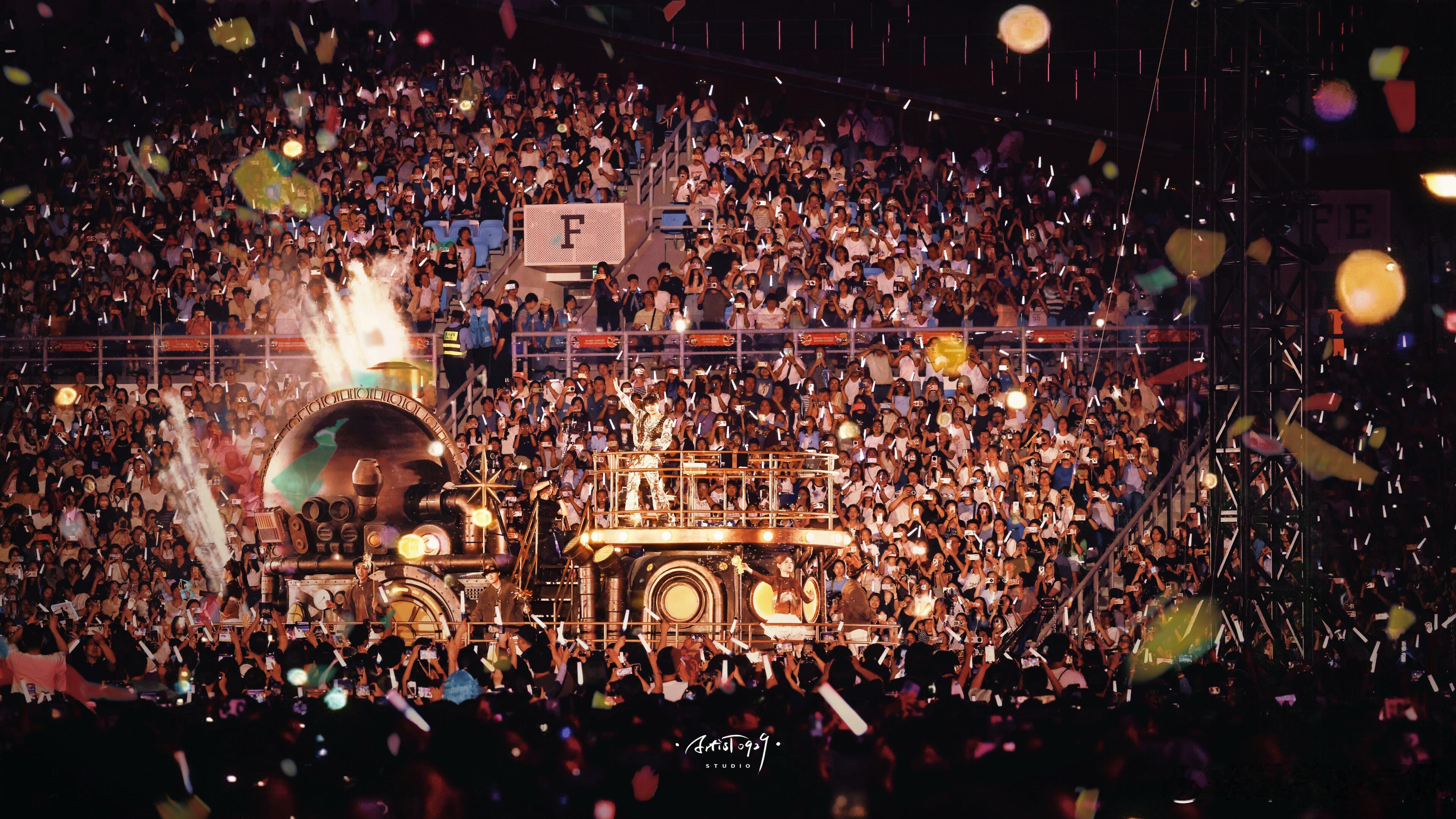 独属于周深和歌迷们的一张图墙头很多也被周深舞台征服周深演唱会路人repo